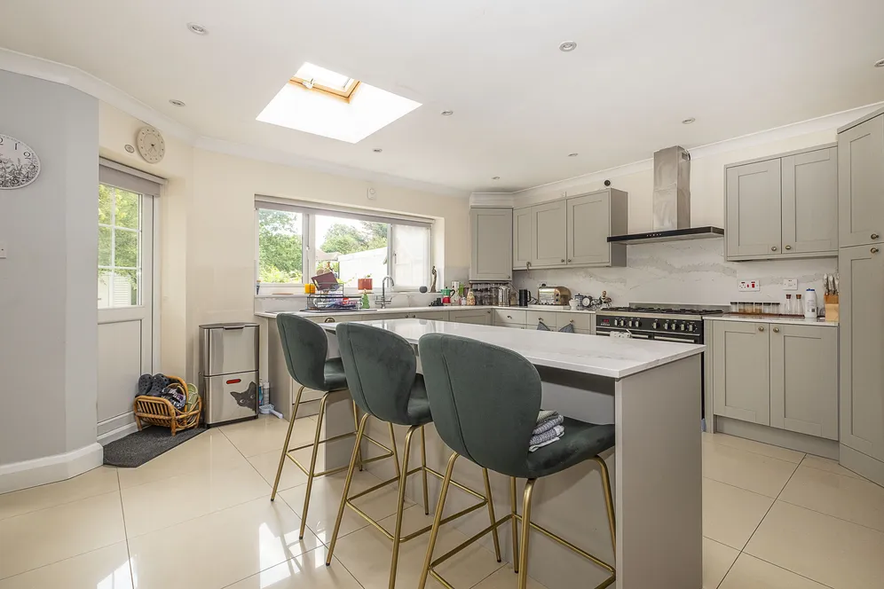 Robin Hood Way, London, SW15 photo 9