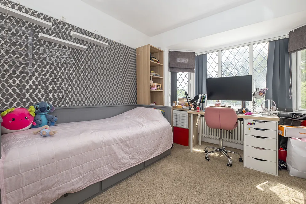 Robin Hood Way, London, SW15 photo 15