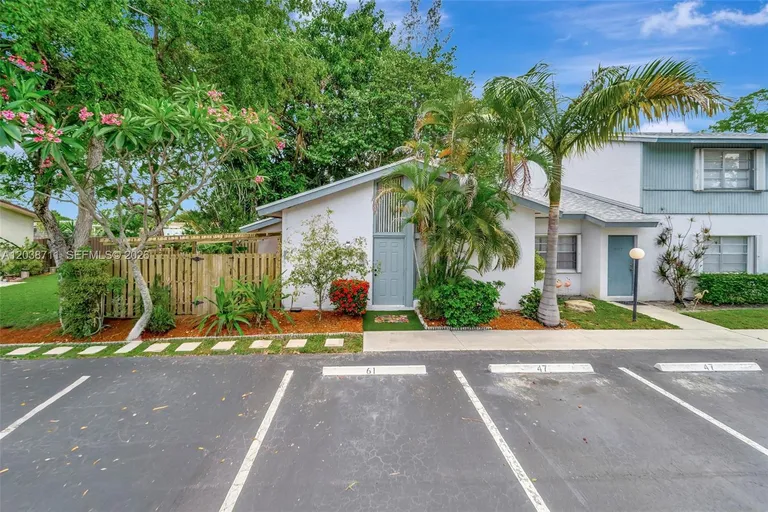 7447 W Sunrise Blvd, Plantation, FL 33313-4465
