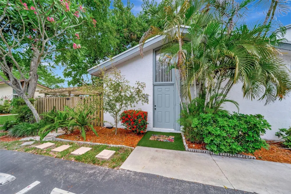 7447 W Sunrise Blvd, Plantation, FL 33313-4465