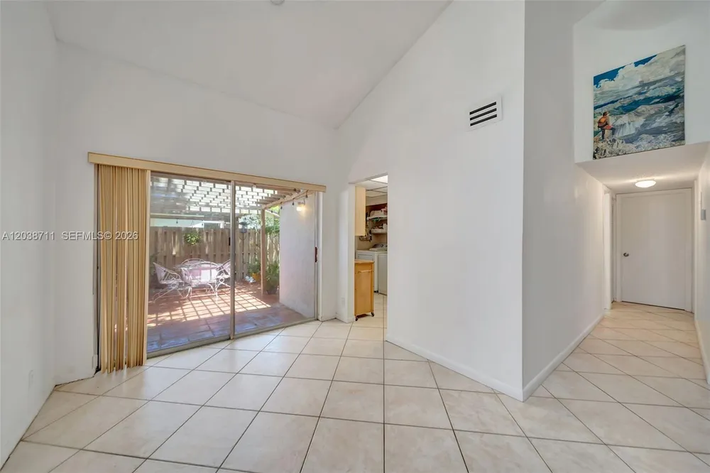 7447 W Sunrise Blvd, Plantation, FL 33313-4465