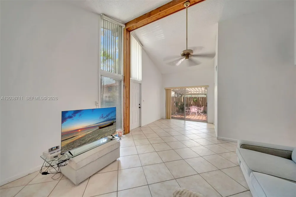 7447 W Sunrise Blvd, Plantation, FL 33313-4465
