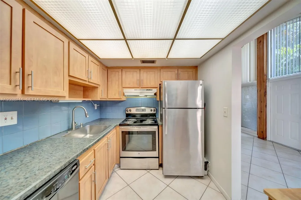 7447 W Sunrise Blvd, Plantation, FL 33313-4465