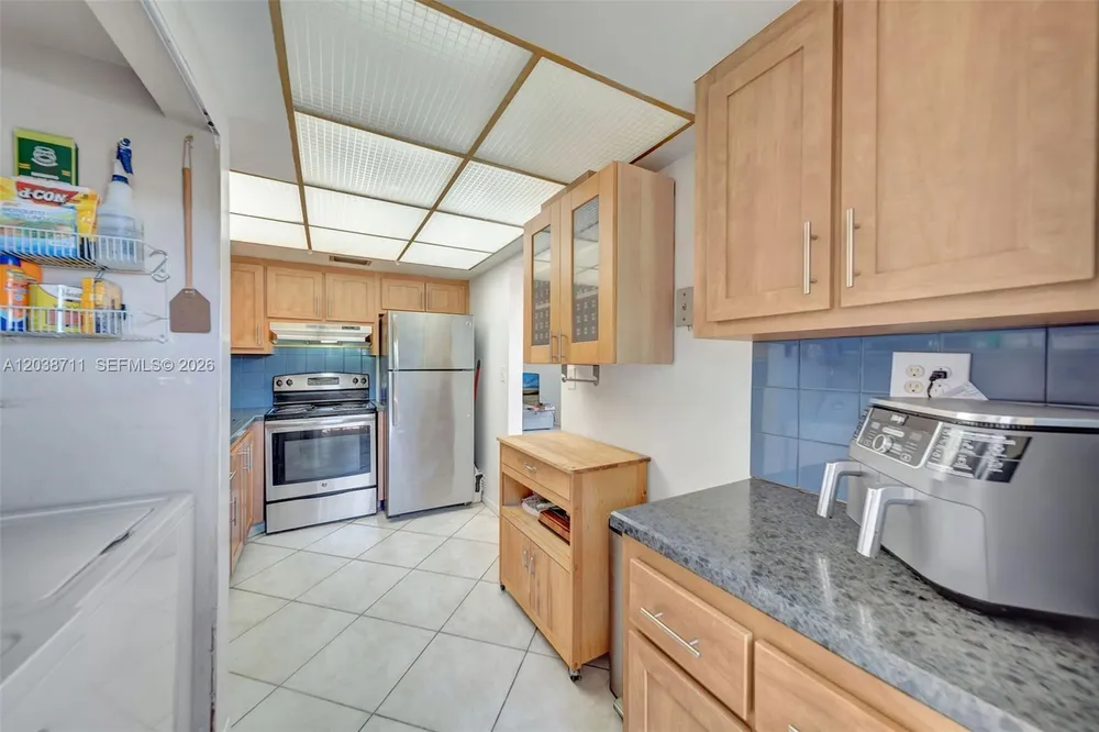 7447 W Sunrise Blvd, Plantation, FL 33313-4465