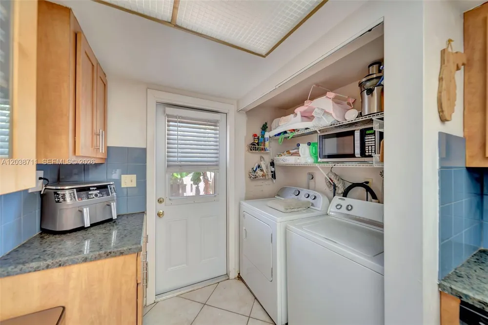 7447 W Sunrise Blvd, Plantation, FL 33313-4465