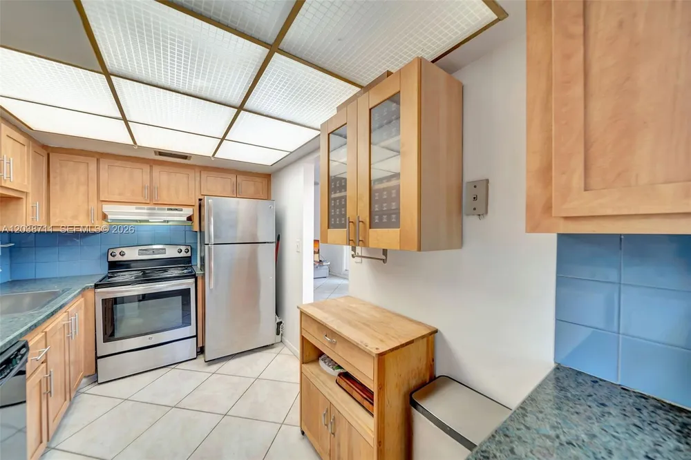 7447 W Sunrise Blvd, Plantation, FL 33313-4465