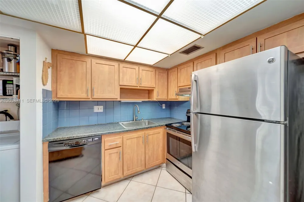 7447 W Sunrise Blvd, Plantation, FL 33313-4465