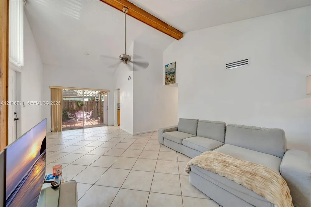 7447 W Sunrise Blvd, Plantation, FL 33313-4465