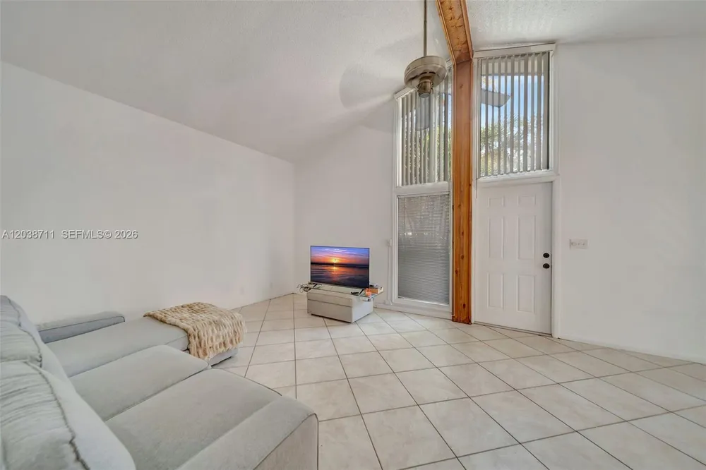 7447 W Sunrise Blvd, Plantation, FL 33313-4465