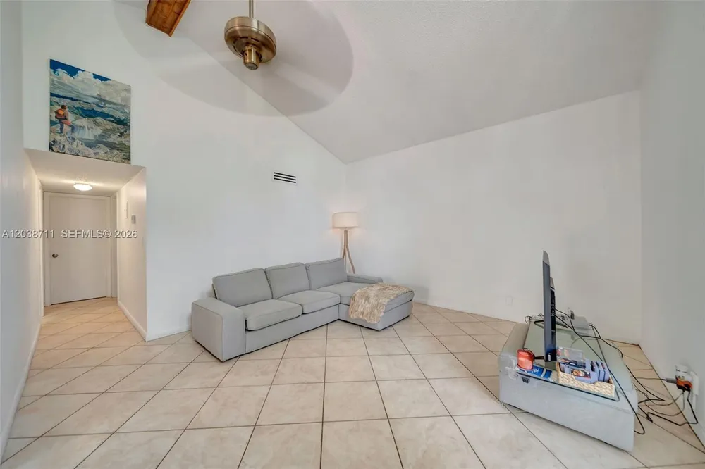 7447 W Sunrise Blvd, Plantation, FL 33313-4465