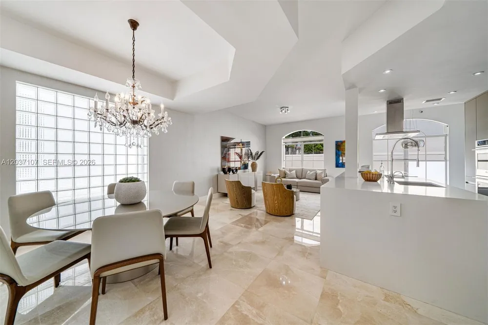 21156 NE 33rd Ave, Aventura, FL 33180