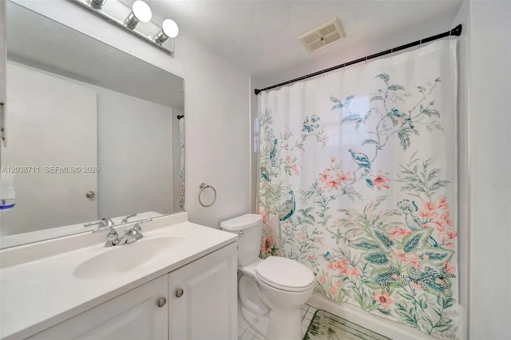 7447 W Sunrise Blvd, Plantation, FL 33313-4465