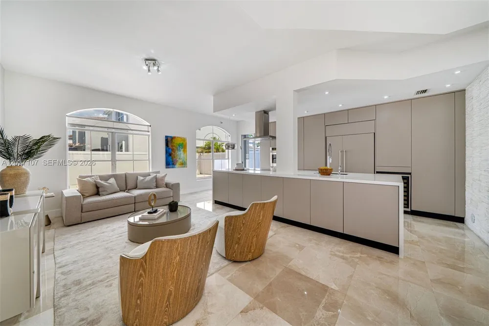 21156 NE 33rd Ave, Aventura, FL 33180