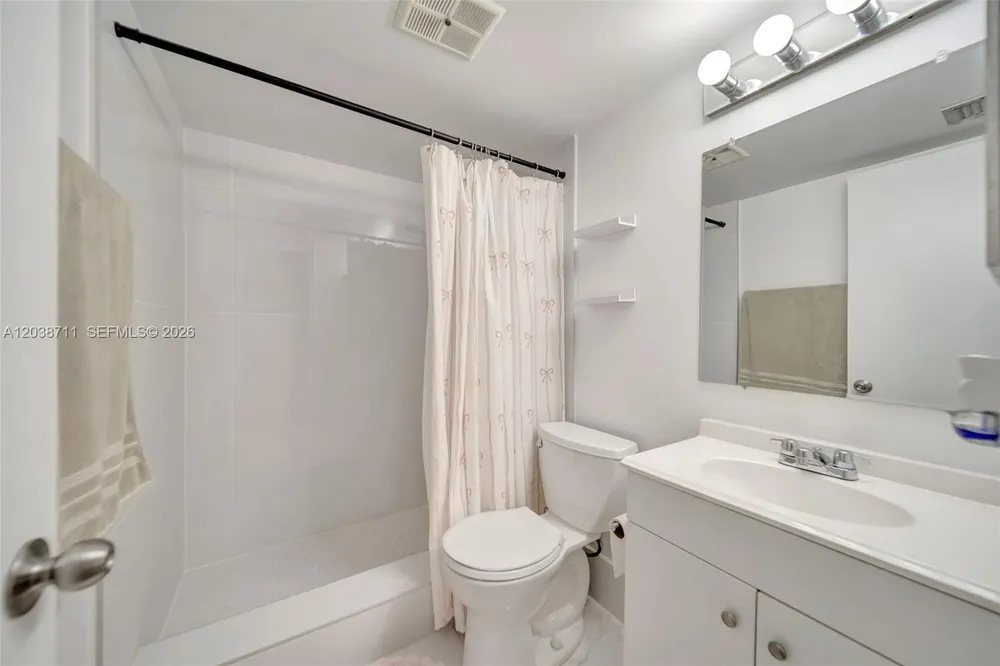 7447 W Sunrise Blvd, Plantation, FL 33313-4465