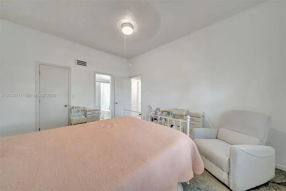 7447 W Sunrise Blvd, Plantation, FL 33313-4465