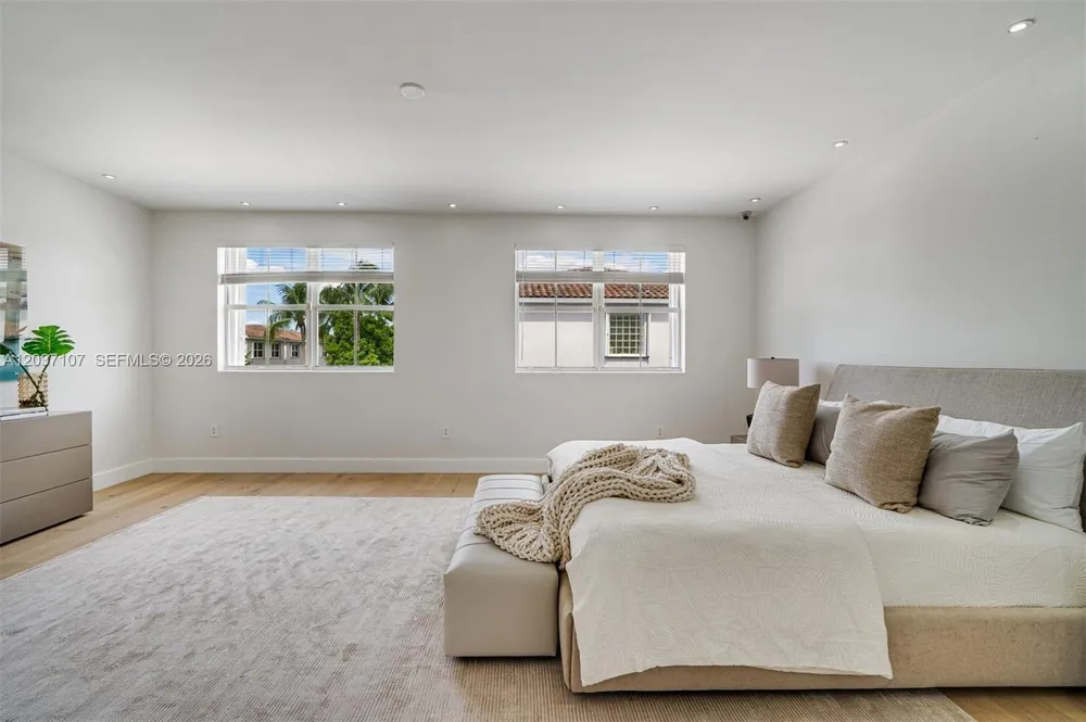 21156 NE 33rd Ave, Aventura, FL 33180