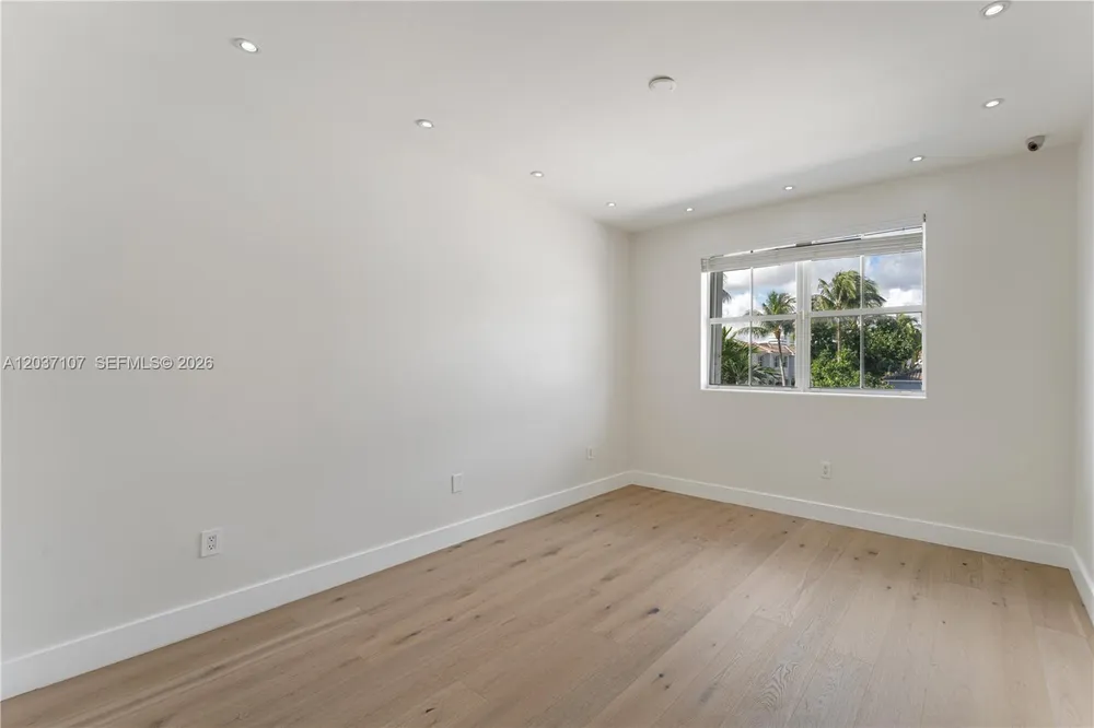 21156 NE 33rd Ave, Aventura, FL 33180