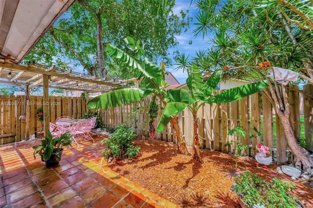 7447 W Sunrise Blvd, Plantation, FL 33313-4465