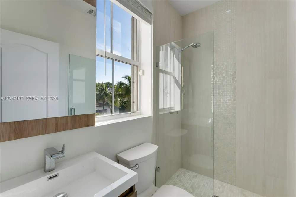 21156 NE 33rd Ave, Aventura, FL 33180