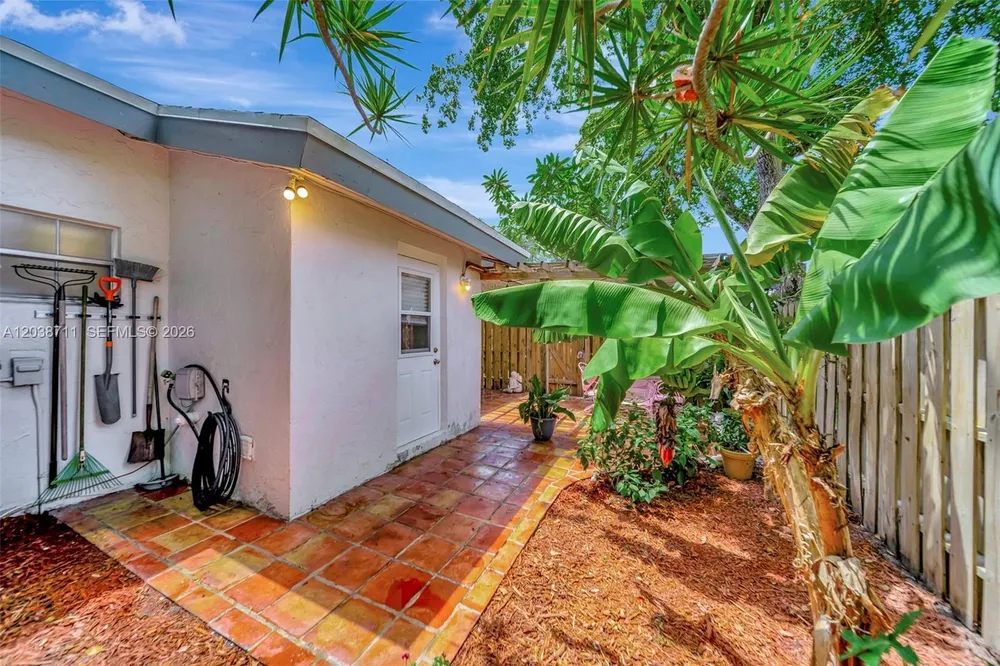 7447 W Sunrise Blvd, Plantation, FL 33313-4465