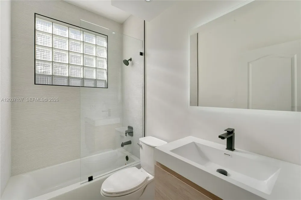 21156 NE 33rd Ave, Aventura, FL 33180