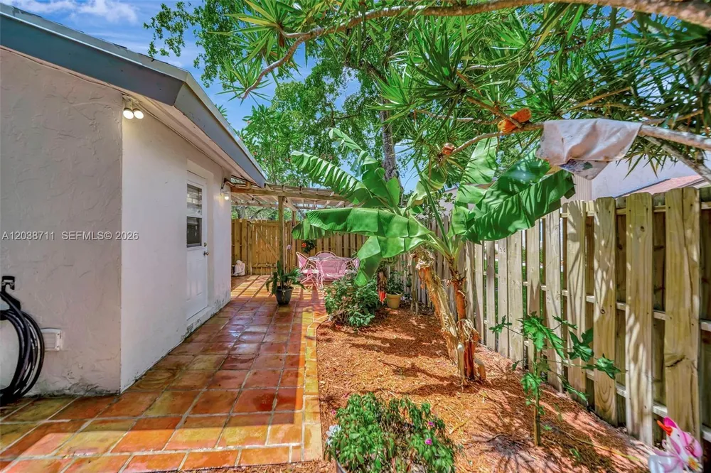 7447 W Sunrise Blvd, Plantation, FL 33313-4465