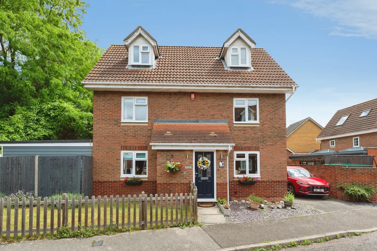 Gunning Road, Grays