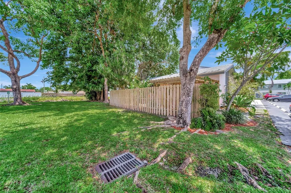 7447 W Sunrise Blvd, Plantation, FL 33313-4465