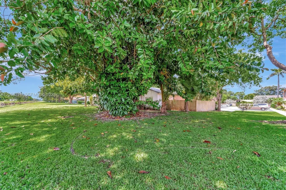 7447 W Sunrise Blvd, Plantation, FL 33313-4465
