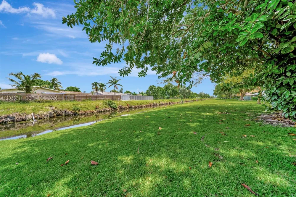 7447 W Sunrise Blvd, Plantation, FL 33313-4465