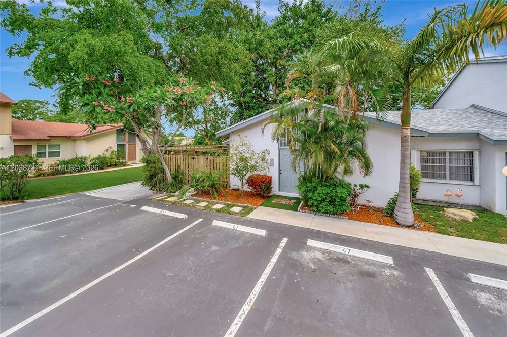 7447 W Sunrise Blvd, Plantation, FL 33313-4465