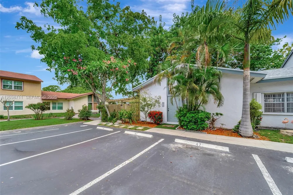 7447 W Sunrise Blvd, Plantation, FL 33313-4465
