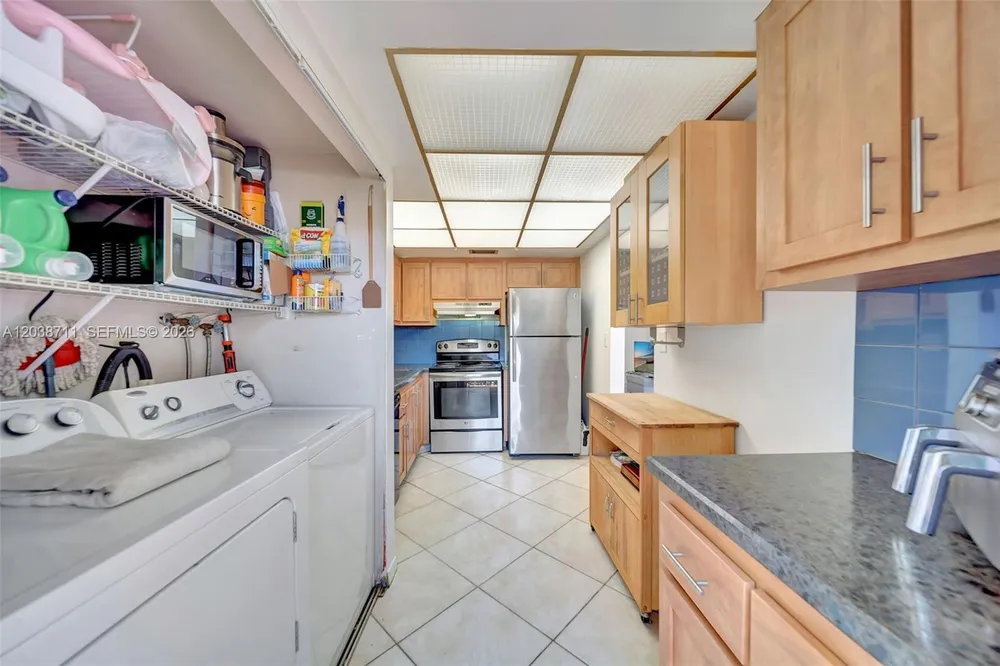7447 W Sunrise Blvd, Plantation, FL 33313-4465