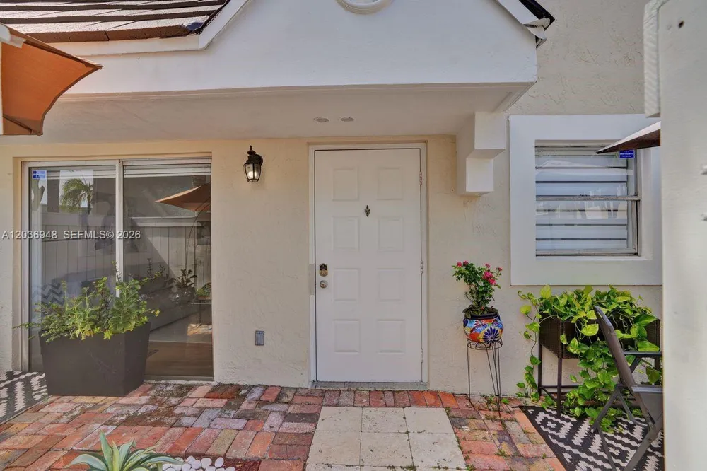 4555 SW 68th Court Cir, Miami, FL 33155