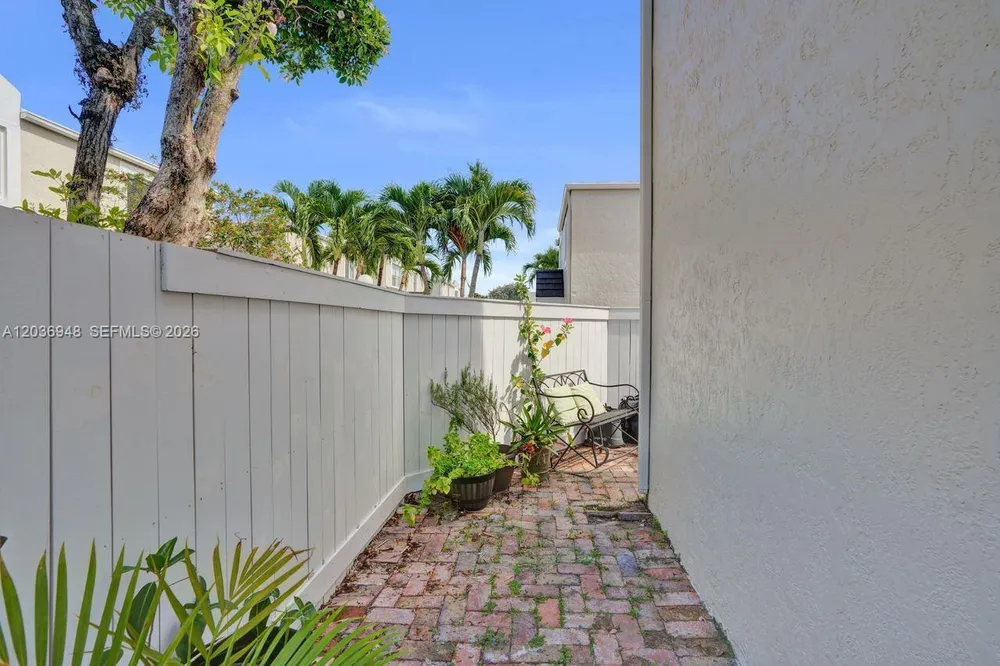 4555 SW 68th Court Cir, Miami, FL 33155