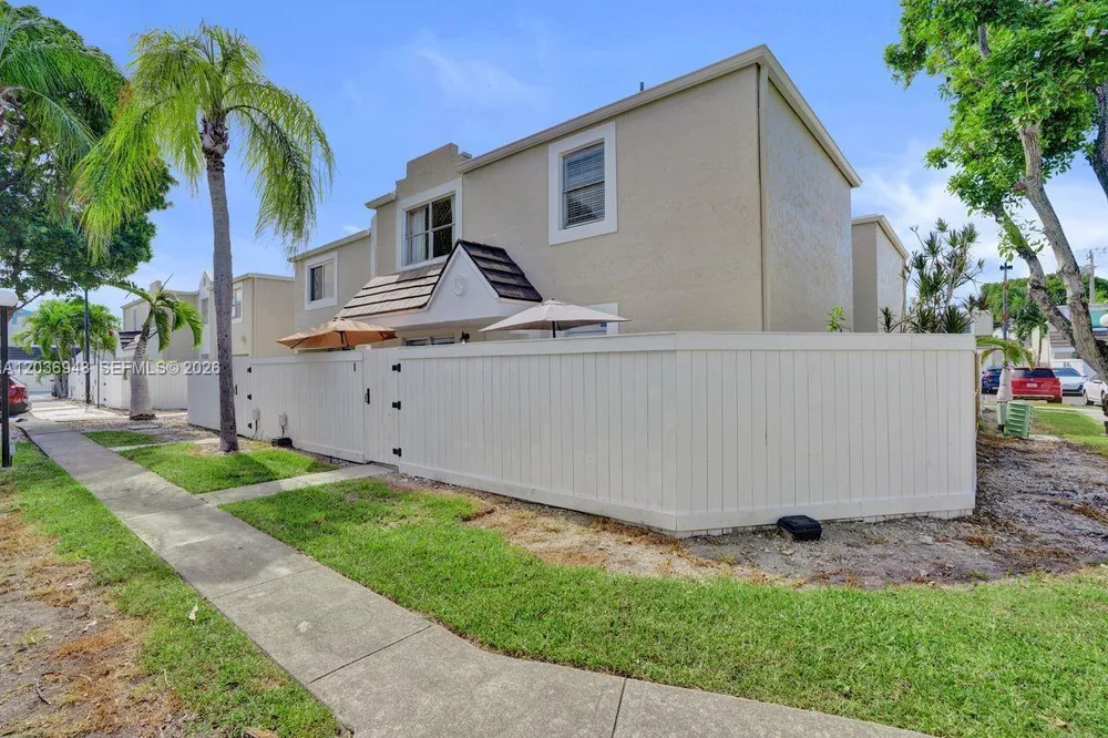 4555 SW 68th Court Cir, Miami, FL 33155