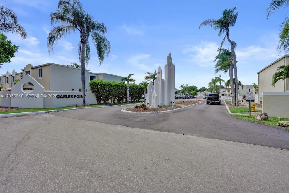 4555 SW 68th Court Cir, Miami, FL 33155