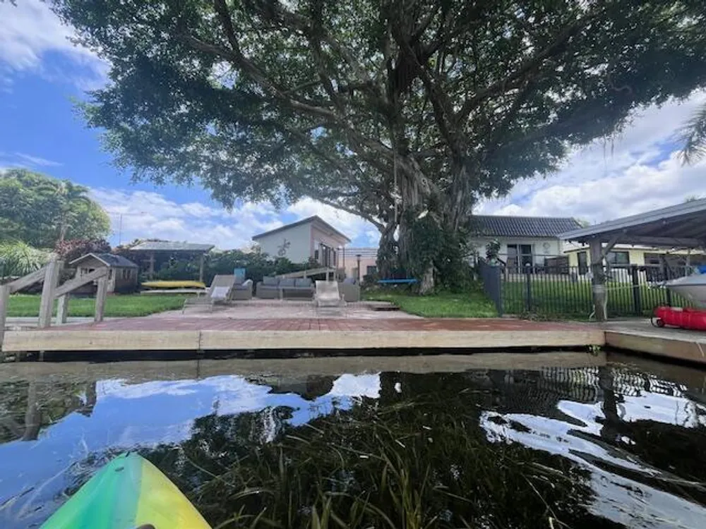 6647 Paul Mar Dr, Lantana, FL 33462