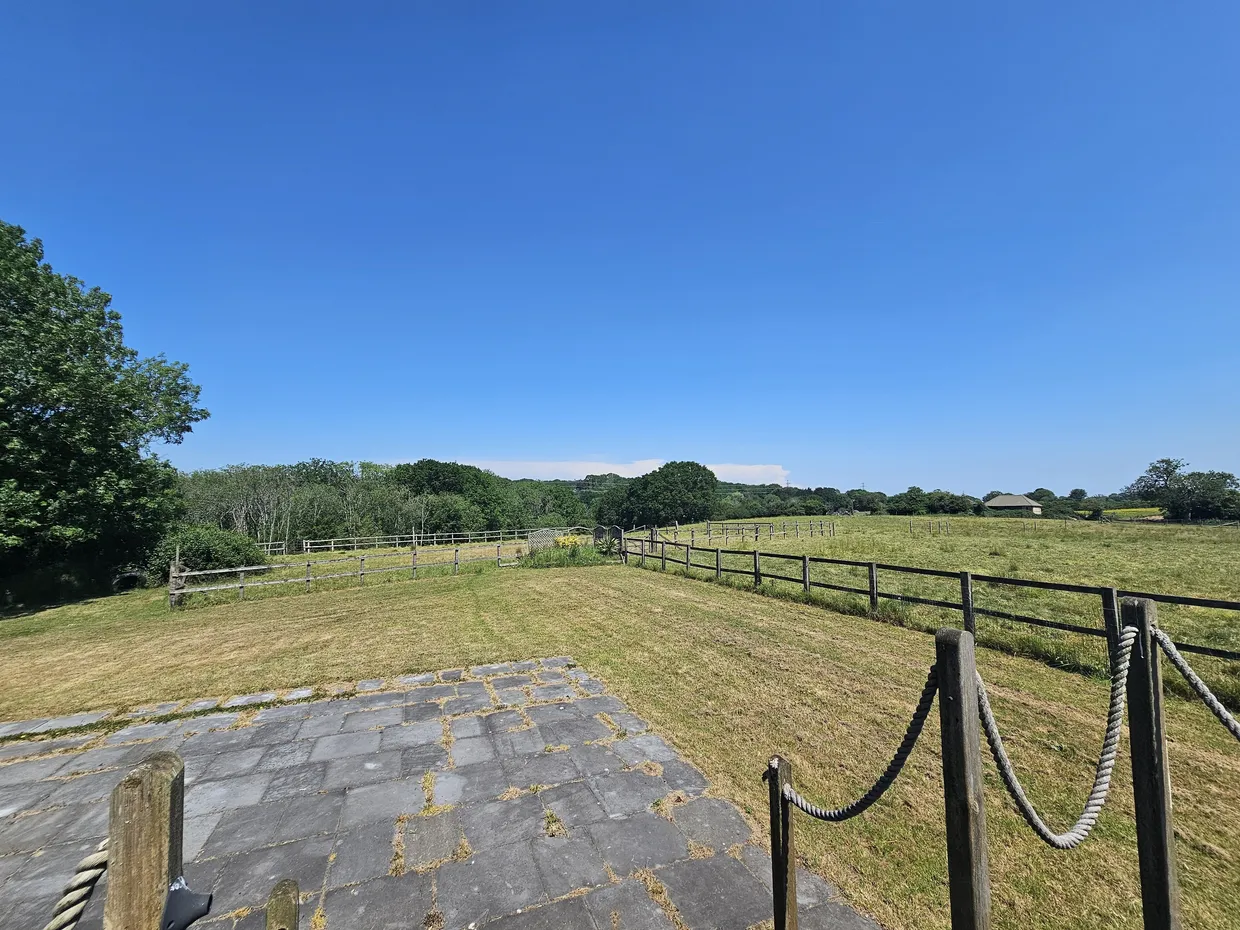 Old Park Lane, Farnham, GU9 photo 8