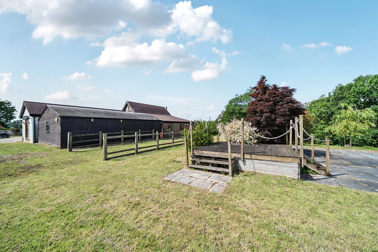 Old Park Lane, Farnham, GU9 photo 18