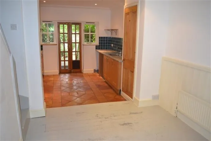 Property carousel image 3