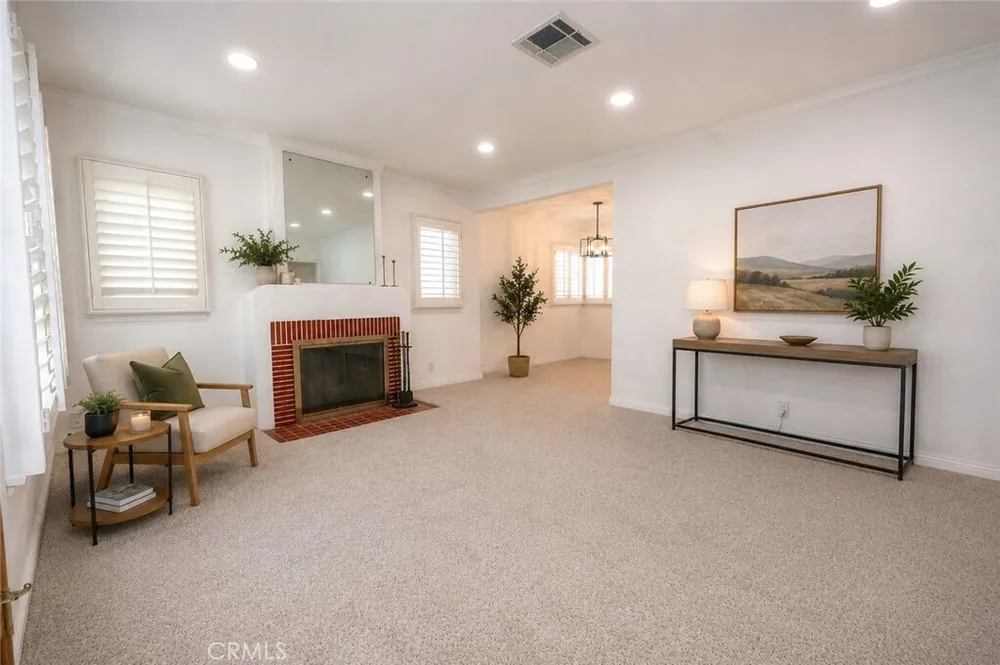 8725 S Gramercy Pl, South Los Angeles, CA 90047