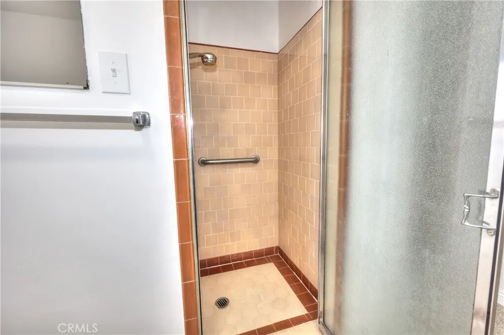 8725 S Gramercy Pl, South Los Angeles, CA 90047