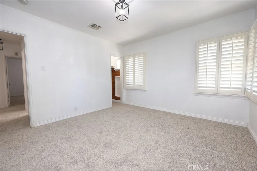 8725 S Gramercy Pl, South Los Angeles, CA 90047