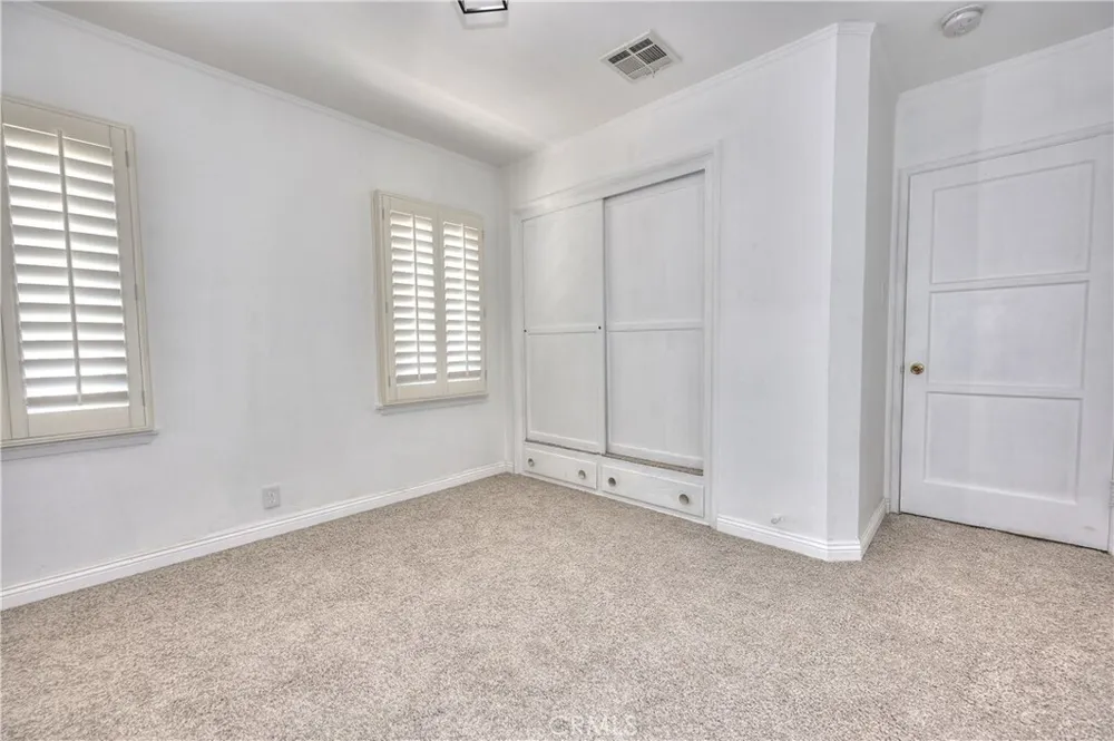 8725 S Gramercy Pl, South Los Angeles, CA 90047