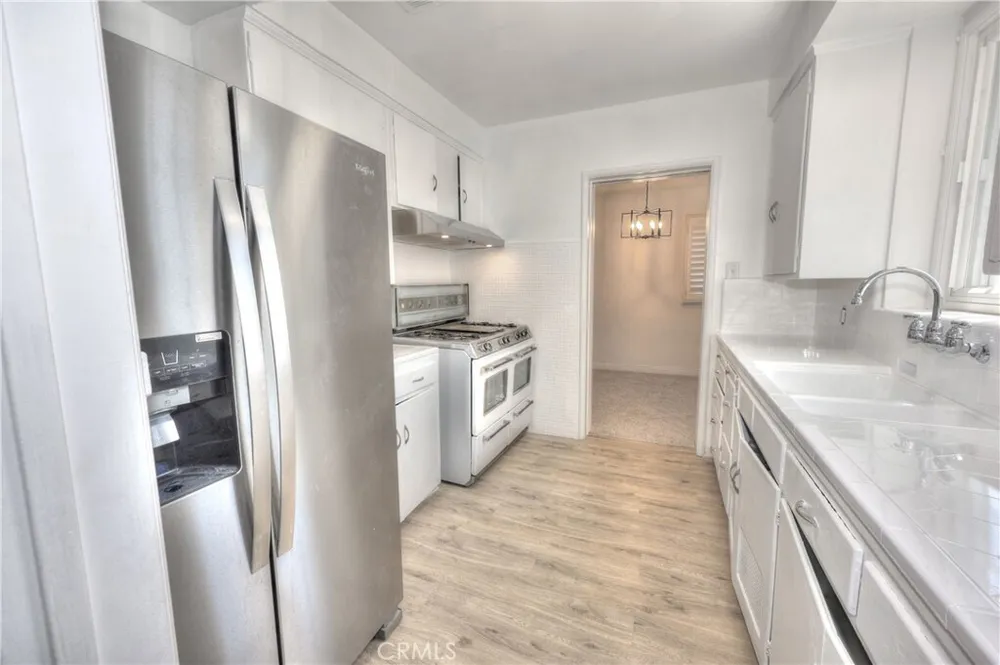 8725 S Gramercy Pl, South Los Angeles, CA 90047