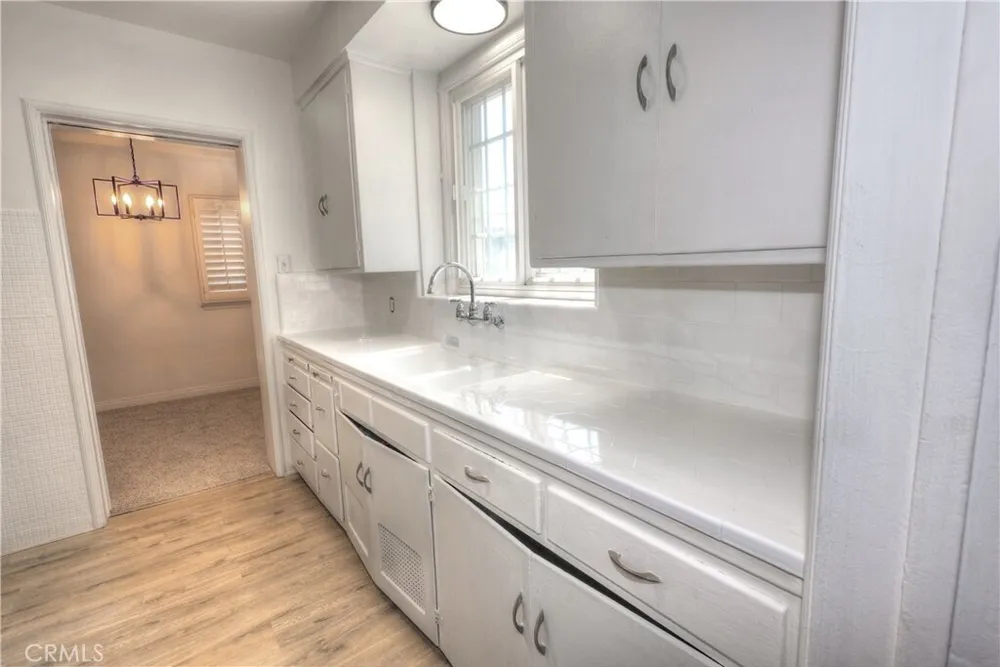 8725 S Gramercy Pl, South Los Angeles, CA 90047