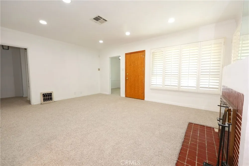 8725 S Gramercy Pl, South Los Angeles, CA 90047