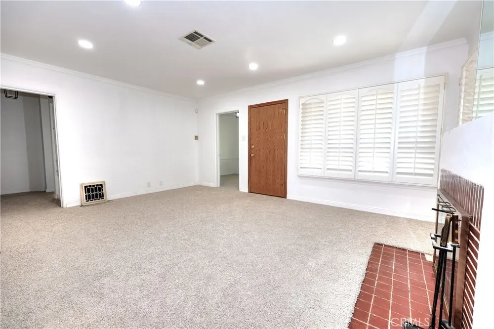 8725 S Gramercy Pl, South Los Angeles, CA 90047