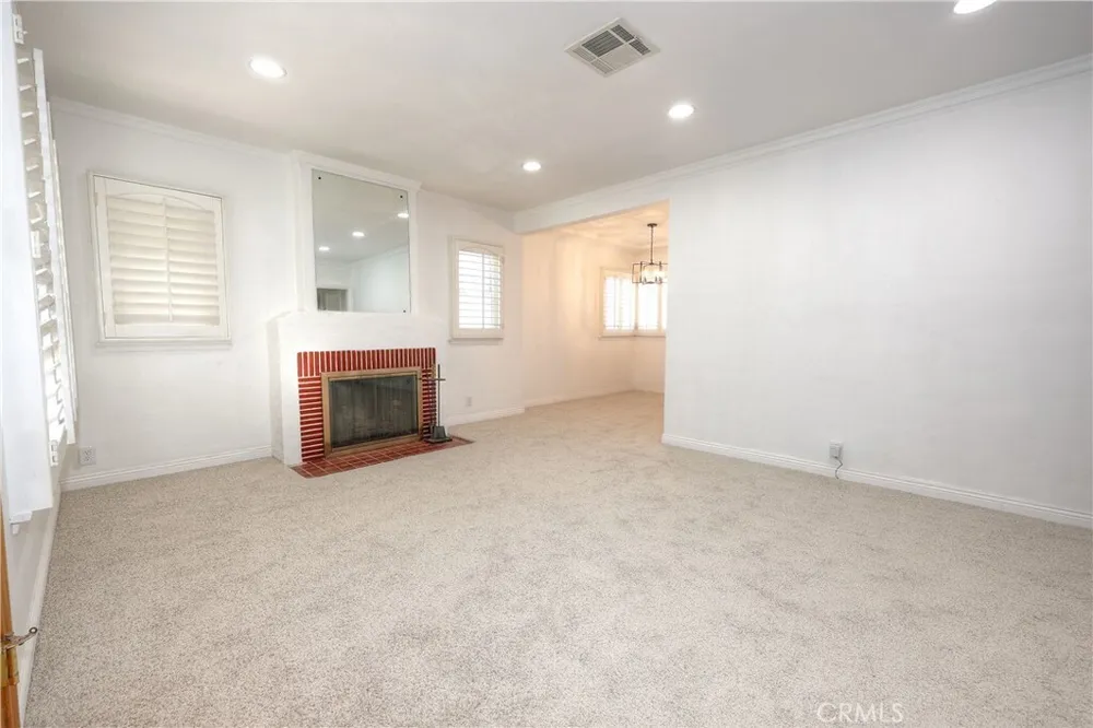 8725 S Gramercy Pl, South Los Angeles, CA 90047